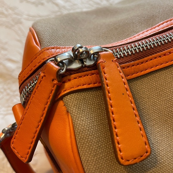 Coach Tan and Orange Duffel Bag for Stylish Travel - Picture 5 of 9